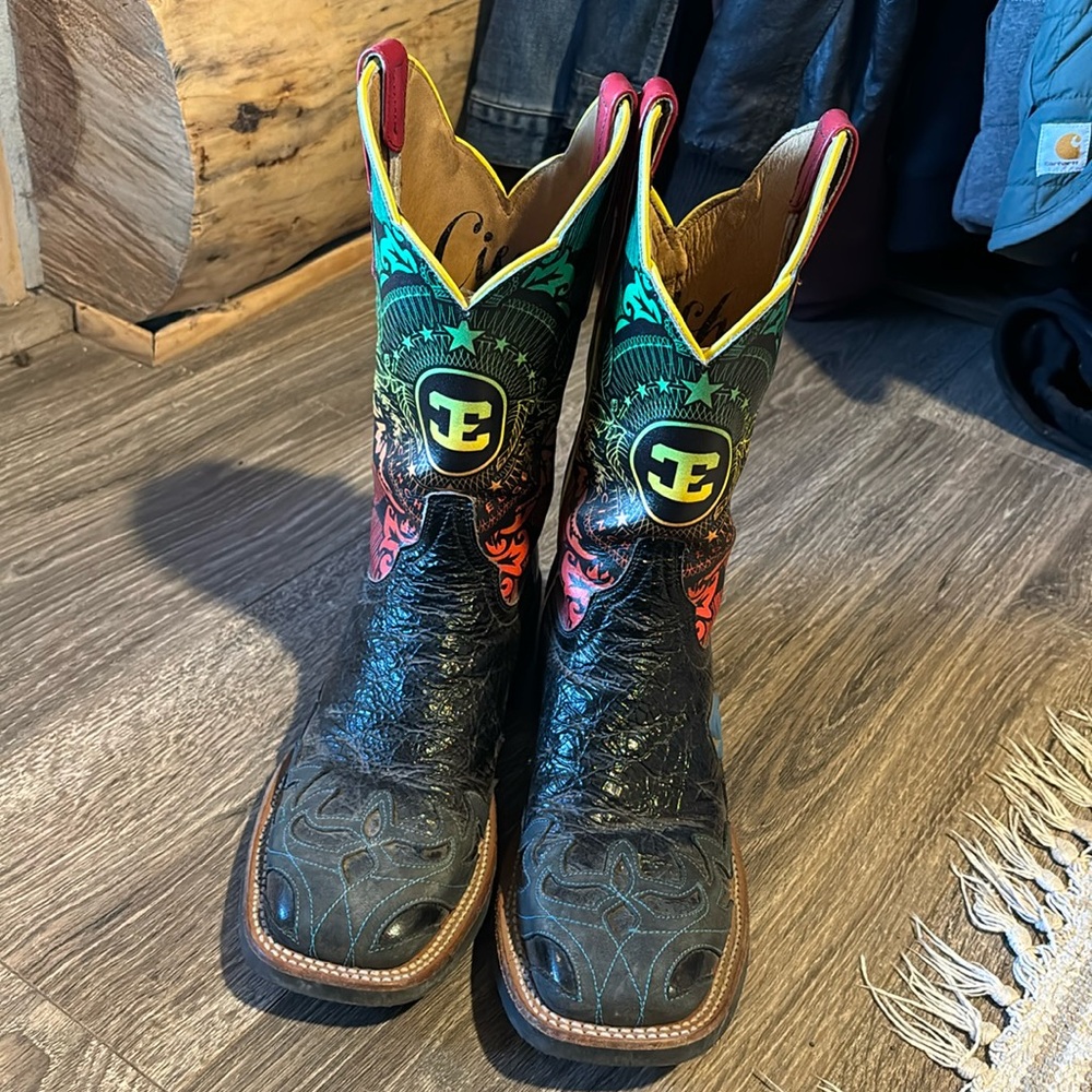 Cinch Edge Boots